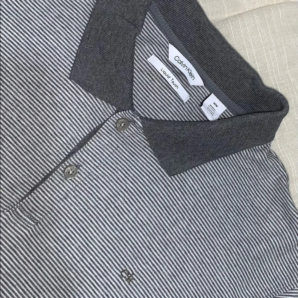 Calvin Klein grey polo shirt size M for men - Picture 2 of 2